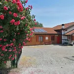 Alloggio per agriturismo Bio Apipoli Lucino
